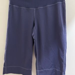 Lululemon vintage crop .